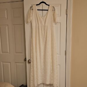 Chic Lace Maternity Gown in Ivory Bridal Photoshoot